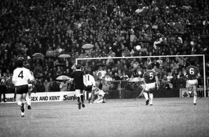 Framed Print : Charlton 0 v. Arsenal 2. Division One Football. November 1986 LF20-20-082 Framed Print : Charlton 0 v. Arsenal 2. Division One Football. November 1986 LF20-20-082