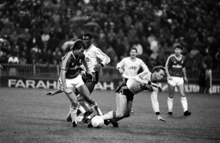 Framed Print : Charlton 0 v. Arsenal 2. Division One Football. November 1986 LF20-20-051 Framed Print : Charlton 0 v. Arsenal 2. Division One Football. November 1986 LF20-20-051