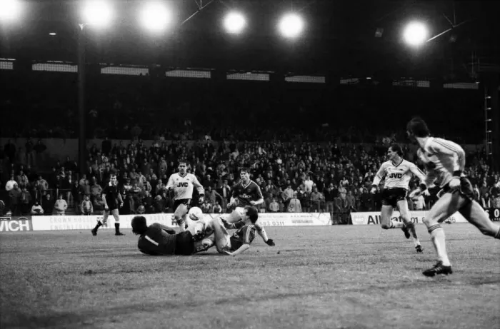 Framed Print : Charlton 0 v. Arsenal 2. Division One Football. November 1986 LF20-20-066