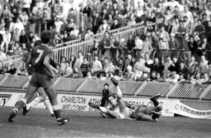 Framed Print : Charlton 3 v. Everton 2. Division One Football. October 1986 LF20-07-002 Framed Print : Charlton 3 v. Everton 2. Division One Football. October 1986 LF20-07-002
