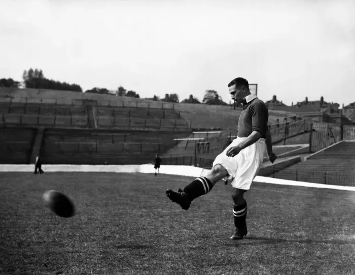 Framed Print : Charlton Athletic footballer George Tadman in action during a training session Framed Print : Charlton Athletic footballer George Tadman in action during a training session