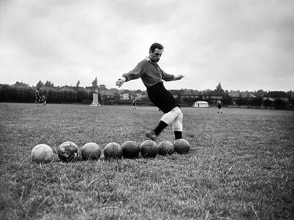 Charlton Athletic team training session. Johnny Summers uses 8 balls in intensive