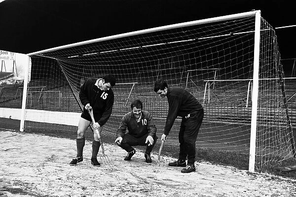 Charlton Athletic team training session at the Valley. Goalkeeper Charlie Wright directs
