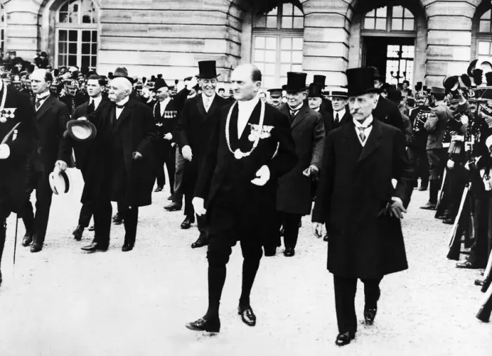 Framed Print : Cheering crowds greet French Premier Georges Clemenceau (thrird Left) Framed Print : Cheering crowds greet French Premier Georges Clemenceau (thrird Left)