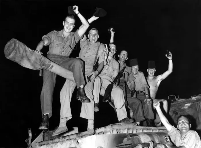 Framed Print : Cheers from men of the Royal Tank Regiment who have just heard Mr Selwyn Lloyd Framed Print : Cheers from men of the Royal Tank Regiment who have just heard Mr Selwyn Lloyd