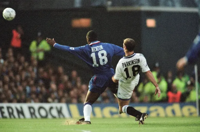 Framed Print : Chelsea 0-1 Everton. League match at Stamford Bridge, Saturday 26th November 1994 Framed Print : Chelsea 0-1 Everton. League match at Stamford Bridge, Saturday 26th November 1994