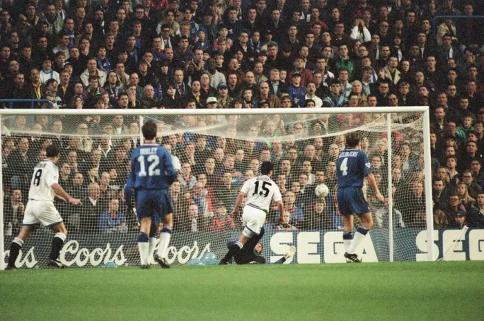 Framed Print : Chelsea 0-1 Everton. League match at Stamford Bridge, Saturday 26th November 1994 Framed Print : Chelsea 0-1 Everton. League match at Stamford Bridge, Saturday 26th November 1994
