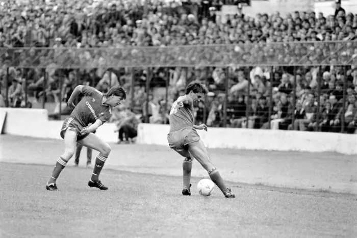 Framed Print : Chelsea 0-1 Liverpool league match, last of season, at Stamford Bridge, 3rd May 1986 Framed Print : Chelsea 0-1 Liverpool league match, last of season, at Stamford Bridge, 3rd May 1986