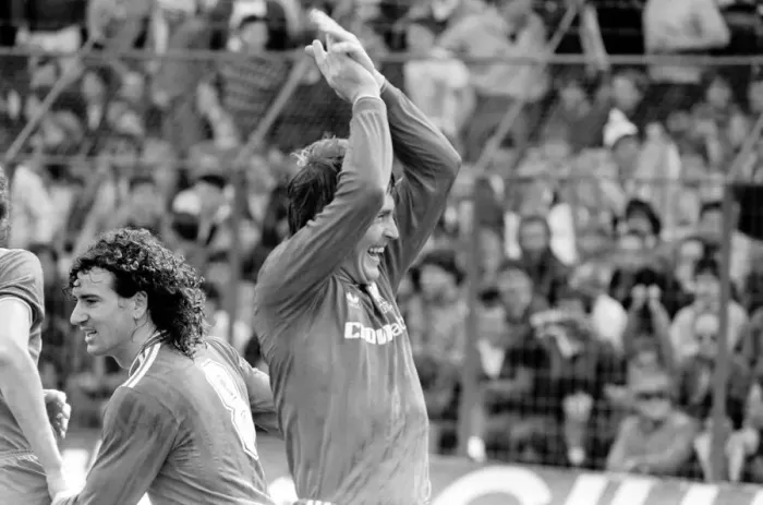 Framed Print : Chelsea 0-1 Liverpool league match, last of season, at Stamford Bridge, 3rd May 1986 Framed Print : Chelsea 0-1 Liverpool league match, last of season, at Stamford Bridge, 3rd May 1986