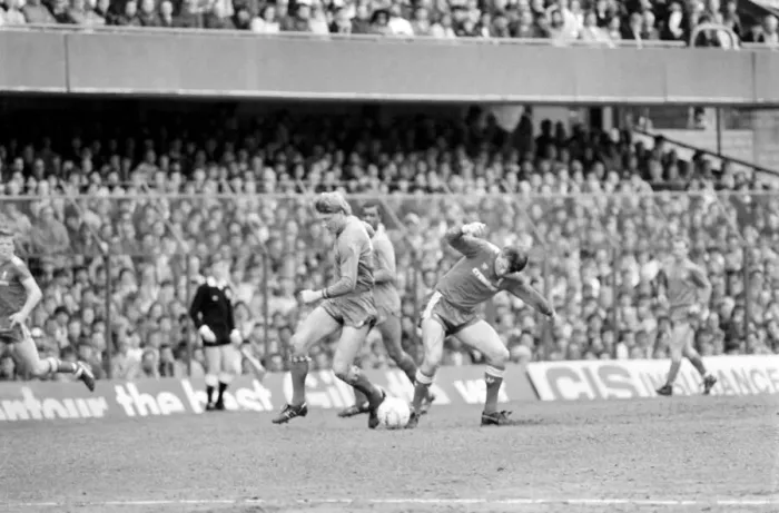 Framed Print : Chelsea 0-1 Liverpool league match, last of season, at Stamford Bridge, 3rd May 1986 Framed Print : Chelsea 0-1 Liverpool league match, last of season, at Stamford Bridge, 3rd May 1986
