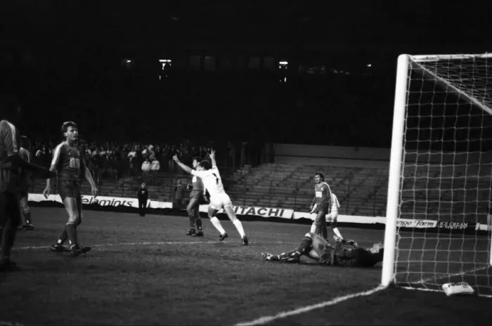 Framed Print : Chelsea 0 v. Tottenham 2. Division One Football. Hotspur. December 1986 LF21-23-092