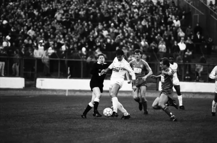 Framed Print : Chelsea 0 v. Tottenham 2. Division One Football. Hotspur. December 1986 LF21-23-056 Framed Print : Chelsea 0 v. Tottenham 2. Division One Football. Hotspur. December 1986 LF21-23-056