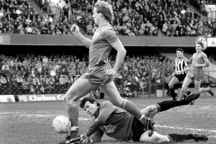 Framed Print : Chelsea 1 v. Newcastle 1. Division One Football United. April 1986 LF19-10-002