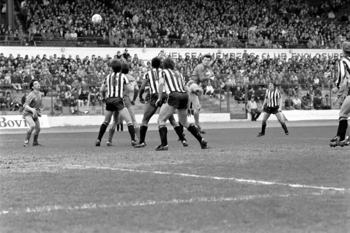 Framed Print : Chelsea 1 v. Newcastle 1. Division One Football United. April 1986 LF19-10-012 Framed Print : Chelsea 1 v. Newcastle 1. Division One Football United. April 1986 LF19-10-012