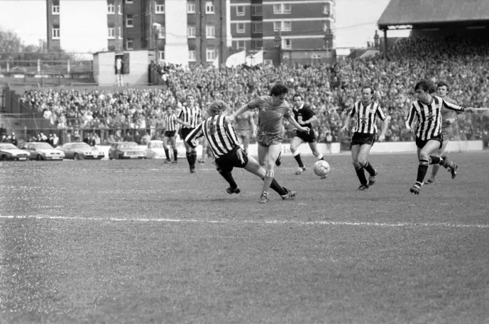 Framed Print : Chelsea 1 v. Newcastle 1. Division One Football United. April 1986 LF19-10-020 Framed Print : Chelsea 1 v. Newcastle 1. Division One Football United. April 1986 LF19-10-020