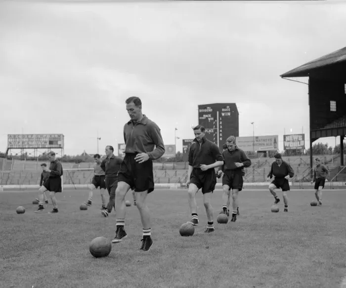 Framed Print : Chelsea 19 / 08 / 1954 Chelsea 1955 title winning squad in training Framed Print : Chelsea 19 / 08 / 1954 Chelsea 1955 title winning squad in training