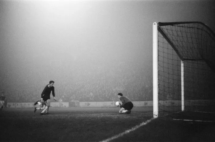 Framed Print : Chelsea 2-0 Workington, League Cup, Fifth Round Replay at Stamford Bridge Framed Print : Chelsea 2-0 Workington, League Cup, Fifth Round Replay at Stamford Bridge
