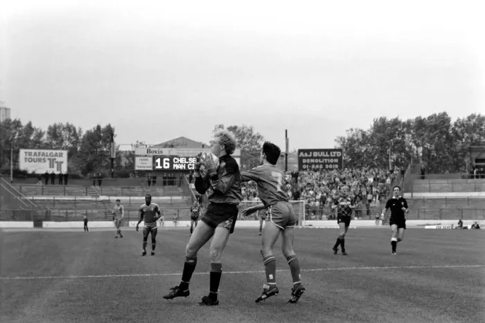 Framed Print : Chelsea 2 v. Manchester City 1. Division One Football. October 1986 LF20-09-076
