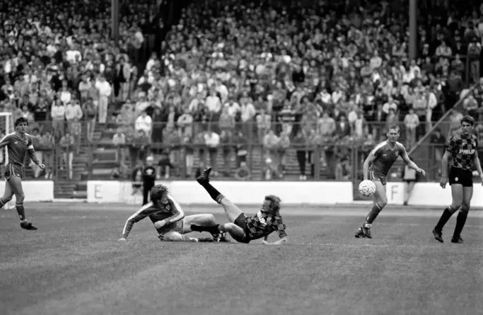 Framed Print : Chelsea 2 v. Manchester City 1. Division One Football. October 1986 LF20-09-063 Framed Print : Chelsea 2 v. Manchester City 1. Division One Football. October 1986 LF20-09-063