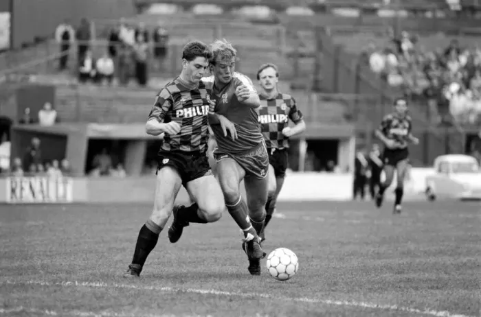 Framed Print : Chelsea 2 v. Manchester City 1. Division One Football. October 1986 LF20-09-041 Framed Print : Chelsea 2 v. Manchester City 1. Division One Football. October 1986 LF20-09-041