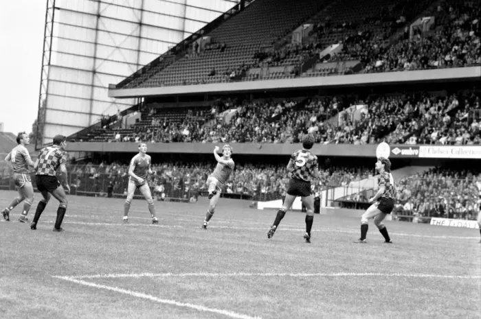 Framed Print : Chelsea 2 v. Manchester City 1. Division One Football. October 1986 LF20-09-007 Framed Print : Chelsea 2 v. Manchester City 1. Division One Football. October 1986 LF20-09-007