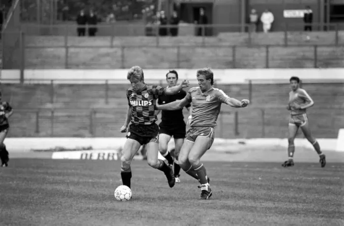 Framed Print : Chelsea 2 v. Manchester City 1. Division One Football. October 1986 LF20-09-096 Framed Print : Chelsea 2 v. Manchester City 1. Division One Football. October 1986 LF20-09-096