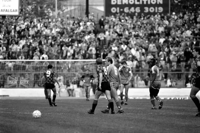 Framed Print : Chelsea 2 v. Manchester City 1. Division One Football. October 1986 LF20-09 Framed Print : Chelsea 2 v. Manchester City 1. Division One Football. October 1986 LF20-09
