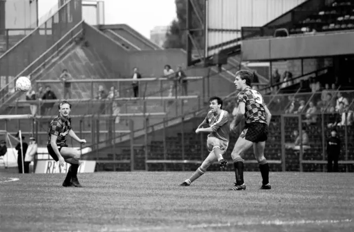 Framed Print : Chelsea 2 v. Manchester City 1. Division One Football. October 1986 LF20-09-104 Framed Print : Chelsea 2 v. Manchester City 1. Division One Football. October 1986 LF20-09-104