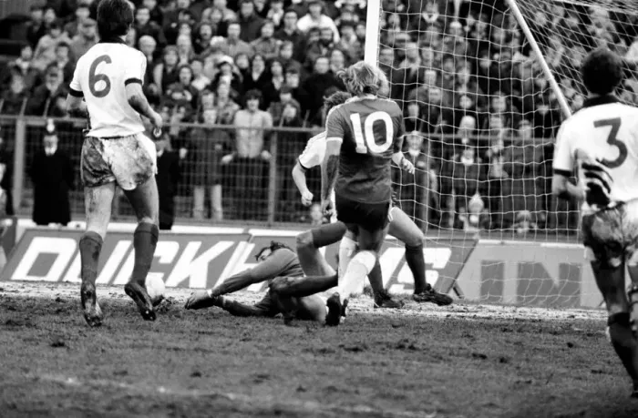 Framed Print : Chelsea 2 v. Shrewsbury Town 4. Division 2 football. February 1980 LF01-16-050 Framed Print : Chelsea 2 v. Shrewsbury Town 4. Division 2 football. February 1980 LF01-16-050