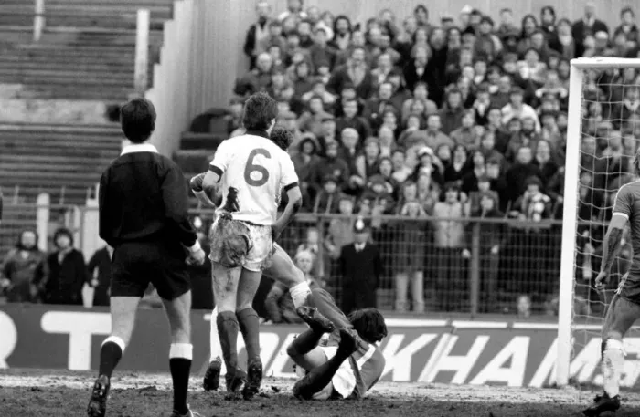 Framed Print : Chelsea 2 v. Shrewsbury Town 4. Division 2 football. February 1980 LF01-16-048 Framed Print : Chelsea 2 v. Shrewsbury Town 4. Division 2 football. February 1980 LF01-16-048