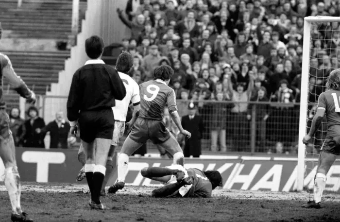 Framed Print : Chelsea 2 v. Shrewsbury Town 4. Division 2 football. February 1980 LF01-16-047 Framed Print : Chelsea 2 v. Shrewsbury Town 4. Division 2 football. February 1980 LF01-16-047
