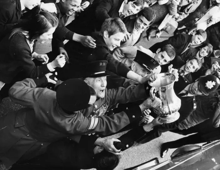 Framed Print : Chelsea 30 / 4 / 1970 Chelsea fans including Chelsea Pensioners manage to get Framed Print : Chelsea 30 / 4 / 1970 Chelsea fans including Chelsea Pensioners manage to get