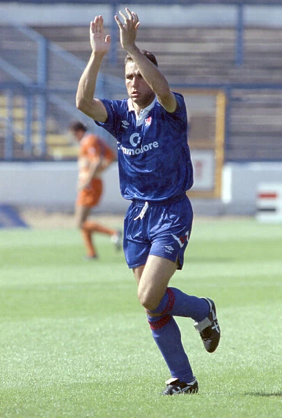 Chelsea 4 v. Luton Town 0. Vinnie Jones playing in his debut for the blues against