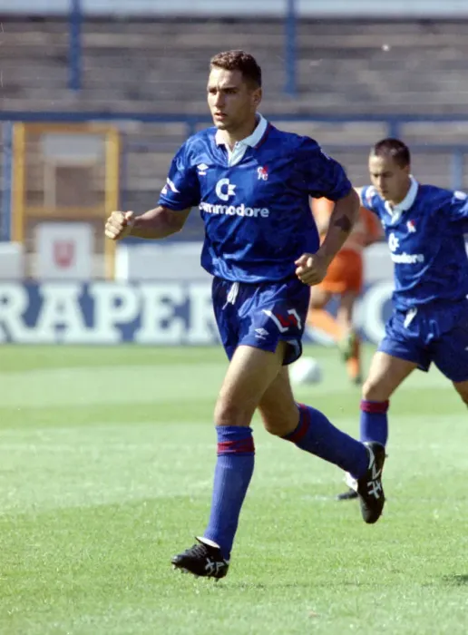 Framed Print : Chelsea 4 v. Luton Town 0. Vinnie Jones playing in his debut for the blues against