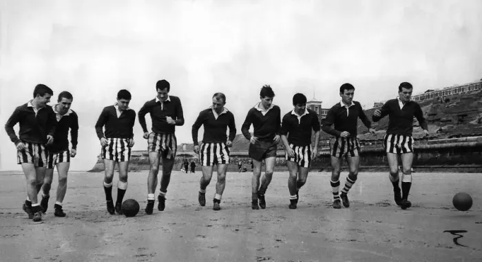 Framed Print : Chelsea were at at Bournmouth training for their match with Blackpool after manager Tommy