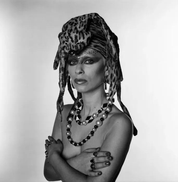 Framed Print : Chelsea fashion designer Jane Kahn models her designs. 2nd October 1983