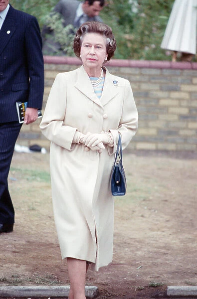 Chelsea Flower Show, 21st May 1988. Queen Elizabeth II visits the garden show held in