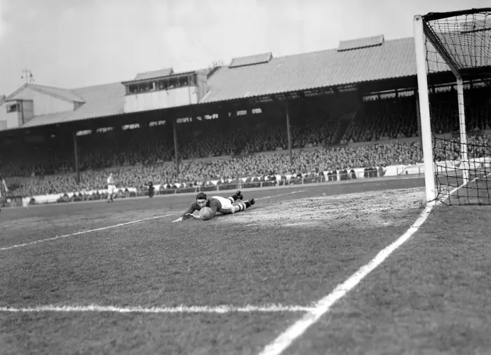 Framed Print : Chelsea v Arsenal April 1953 Stamford Bridge was sold out for Saturdays game