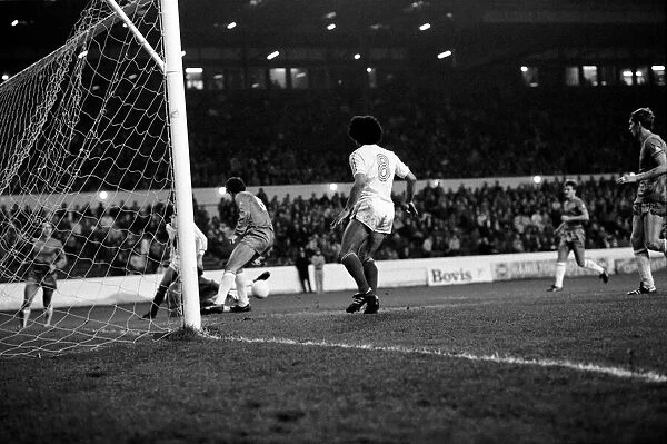 Chelsea v. Crystal Palace. November 1982 LF11-10-014