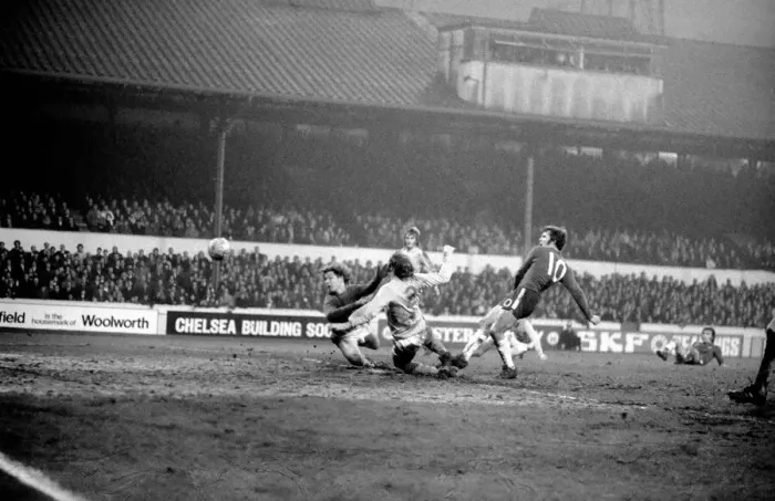Framed Print : Chelsea v Huddersfield. John Hollins of Chelsea scores their first goal against