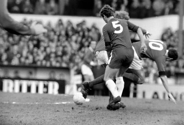 Chelsea v. Manchester United. January 1970 71-00225-007