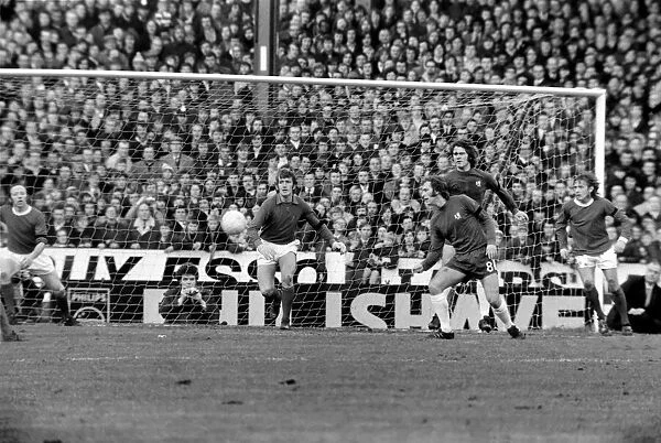Chelsea v. Manchester United. January 1970 71-00225-006