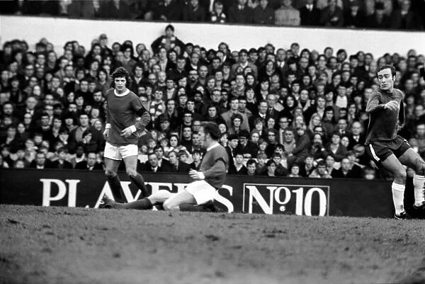 Chelsea v. Manchester United. January 1970 71-00225-015