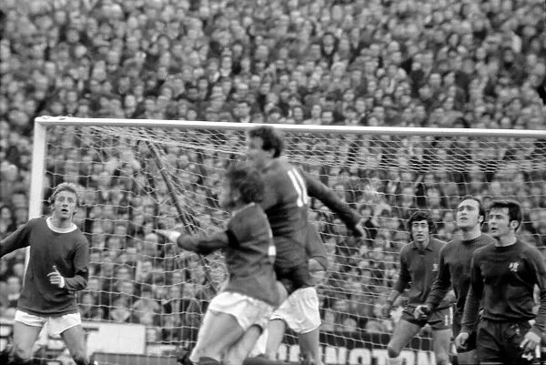 Chelsea v. Manchester United. January 1970 71-00225-011