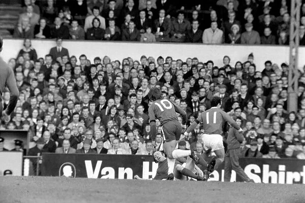 Chelsea v. Manchester United. January 1970 71-00225-023