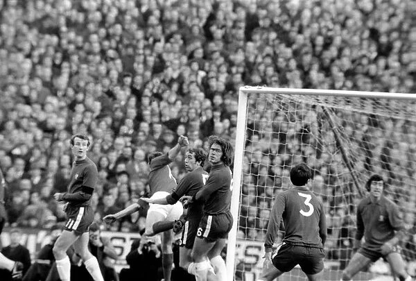 Chelsea v. Manchester United. January 1970 71-00225-020