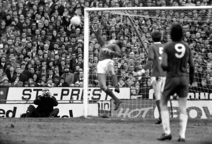 Framed Print : Chelsea v. Manchester United. January 1970 71-00225-002 Framed Print : Chelsea v. Manchester United. January 1970 71-00225-002
