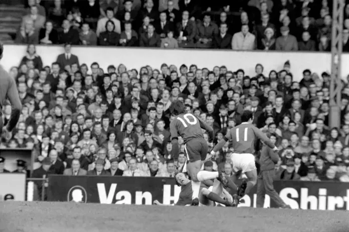 Framed Print : Chelsea v. Manchester United. January 1970 71-00225-023 Framed Print : Chelsea v. Manchester United. January 1970 71-00225-023