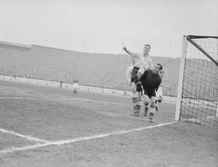 Framed Print : Chelsea v Sheffield Wednesday Division One 1954 / 55 Season Framed Print : Chelsea v Sheffield Wednesday Division One 1954 / 55 Season