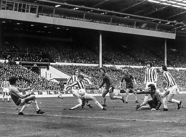 Chelsea v Stoke City 1972 League Cup Final Peter Osgood scores Chelsea